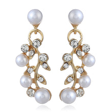 Load image into Gallery viewer, Pearl and Clear Crystal Diamante Necklace and Earrings Set