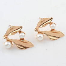 Load image into Gallery viewer, Bridal Jewellery Pearl and Crystal Diamante Necklace and Earrings Set