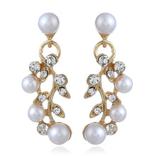 Load image into Gallery viewer, Pearl and Clear Crystal Diamante Necklace and Earrings Set
