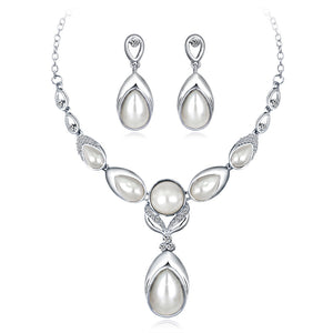 Pearl and Crystal Diamante Necklace and Earrings Set