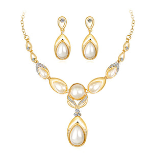 Pearl and Crystal Diamante Necklace and Earrings Set