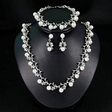 Load image into Gallery viewer, pearl crystal necklace set
